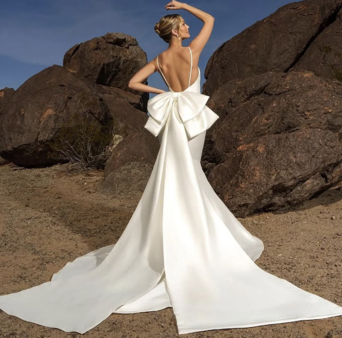 Spaghetti Backless Mermaid Wedding Dresses With Bow Back Simple Boho Beach Long Satin Bridal Gown 2025 Ivory White Vestido De Novia