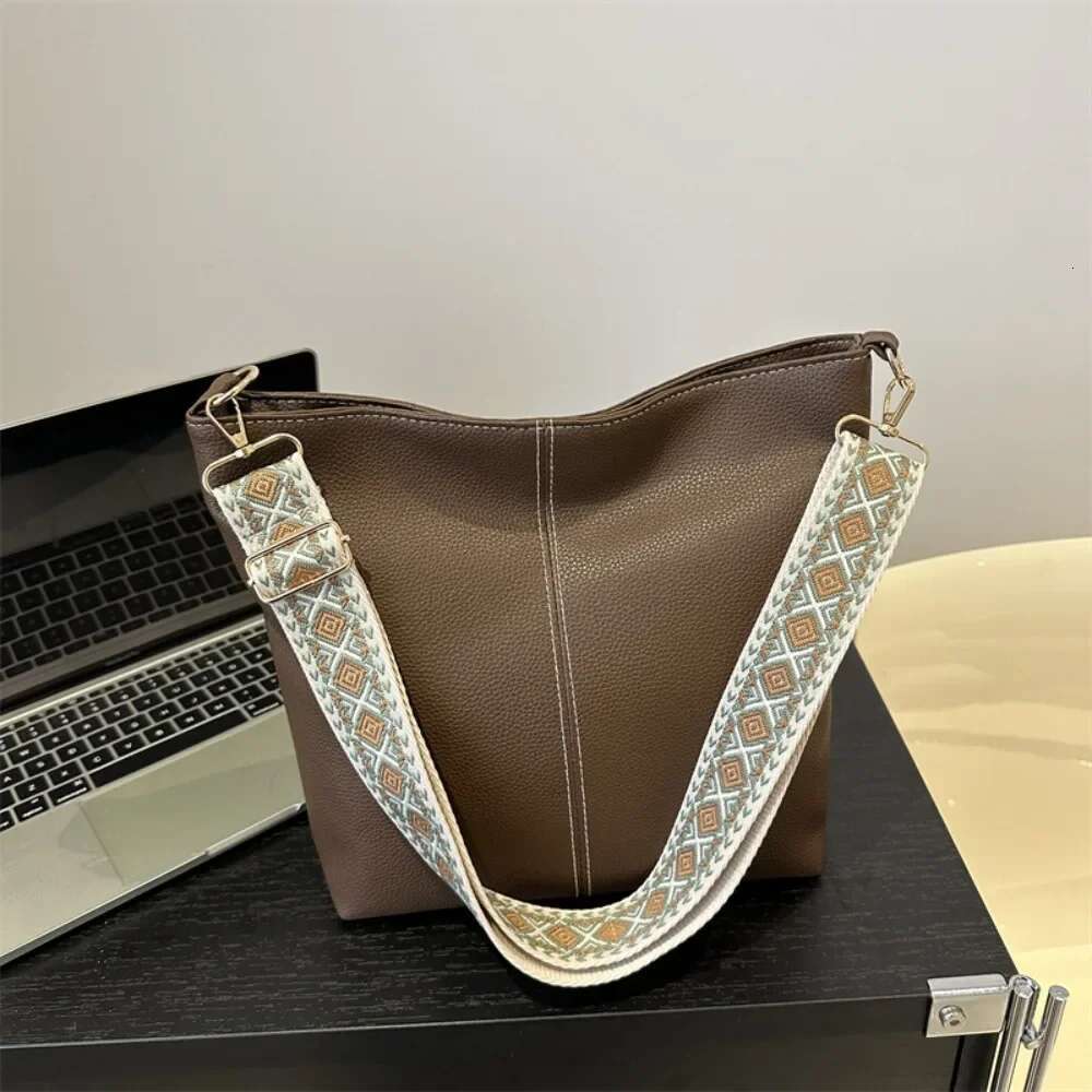Women's Bags Handbag Vintage Fashion Korean Large Capacity Versatile Tote New Woman's Bag Solid Premium Texture Wide Straps Crossbody Should