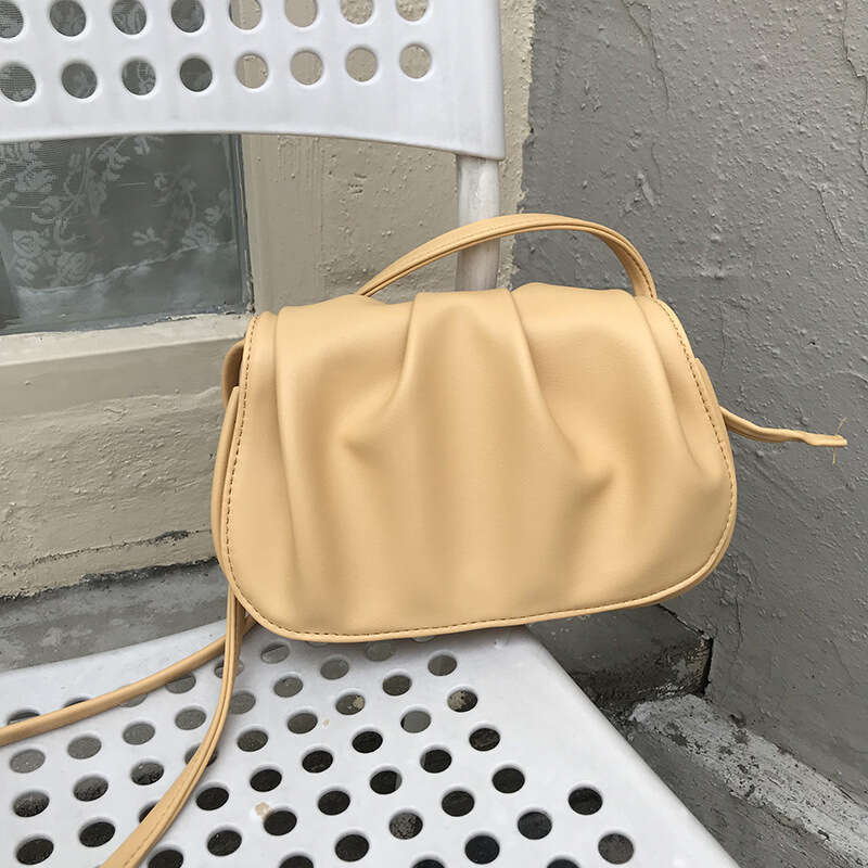 Saddle women's cloud white bag, hand-held crossbody, Korean version, chic, simple fairy pleats, 2023, new trend