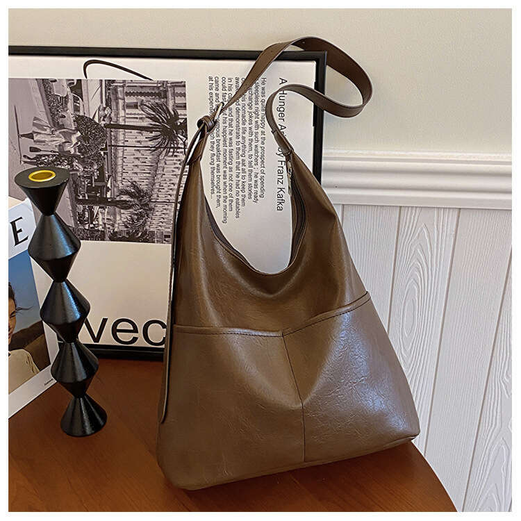 Retro Underarm Women's New Personalized Ins Fashion Tote Bag, Niche Large Capacity Mother Child Shoulder Bag