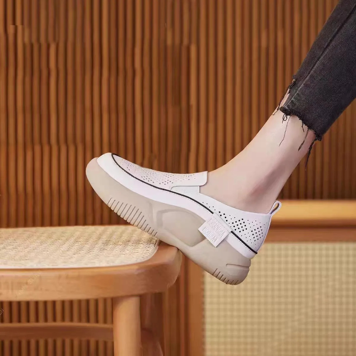 2025 new fashion designer single shoe women's hollow round toe thick soled white board shoes trendy casual shoes fashionable running shoes