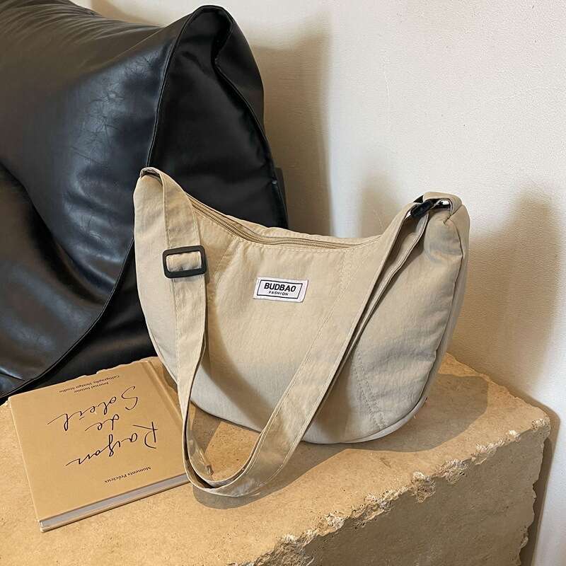 Simple Lightweight Women's New Nylon Fabric Dumpg Bag, Fashionable And Casual Travel, One Shoulder Diagonal Cross Bag