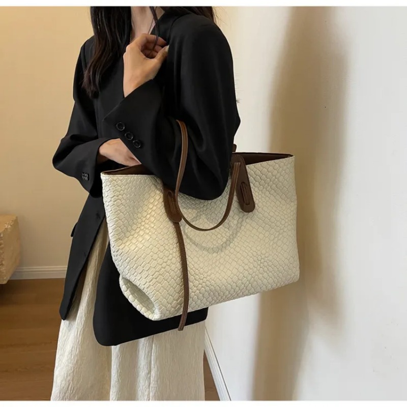 Women's Large Shoulder Bag - Spacious Tote with Vintage Design for Shopping & Travel