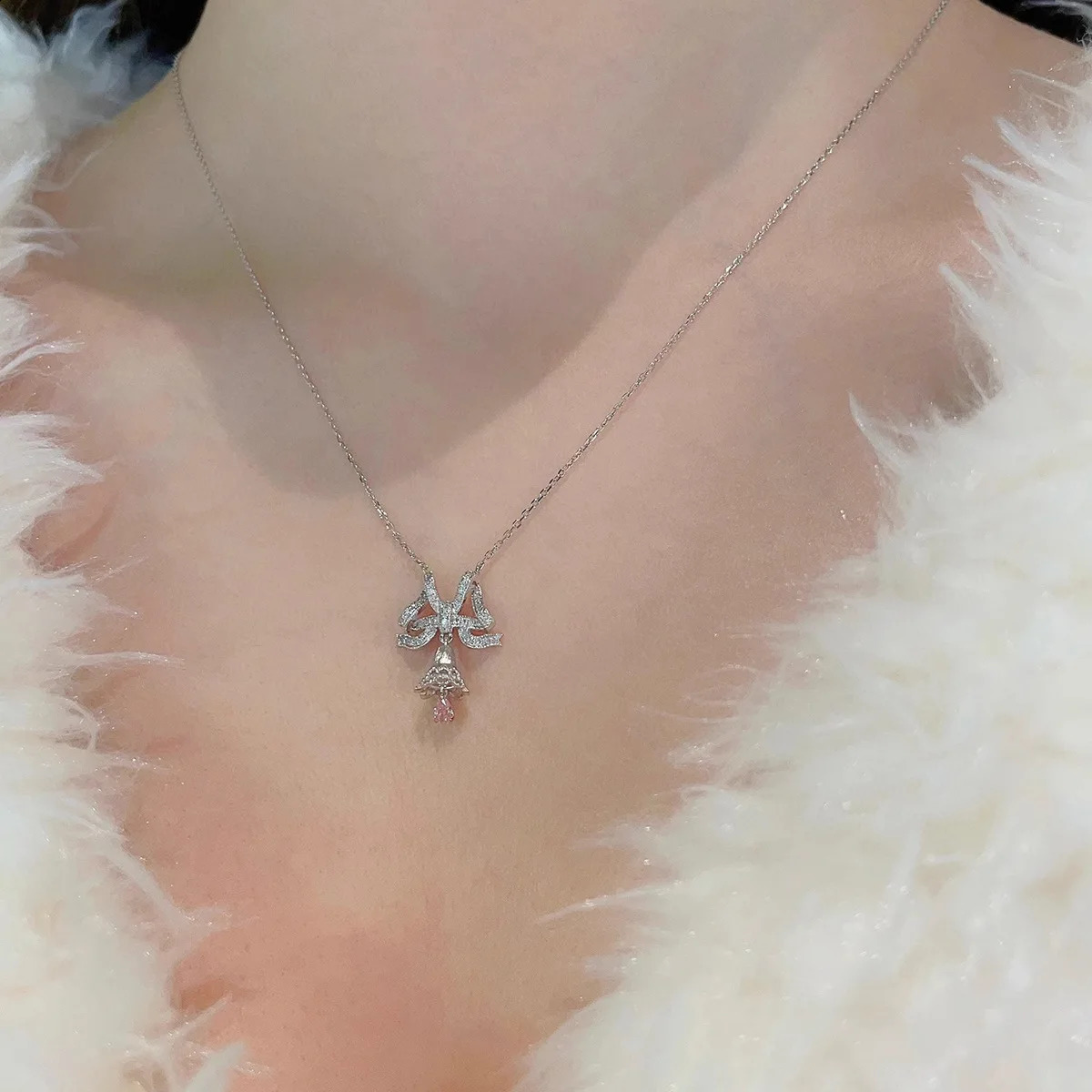 925 Sterling silver Womens Necklace Three Dimensional Bow Bell Exquisite Romantic Pendant Christmas Gift 241220