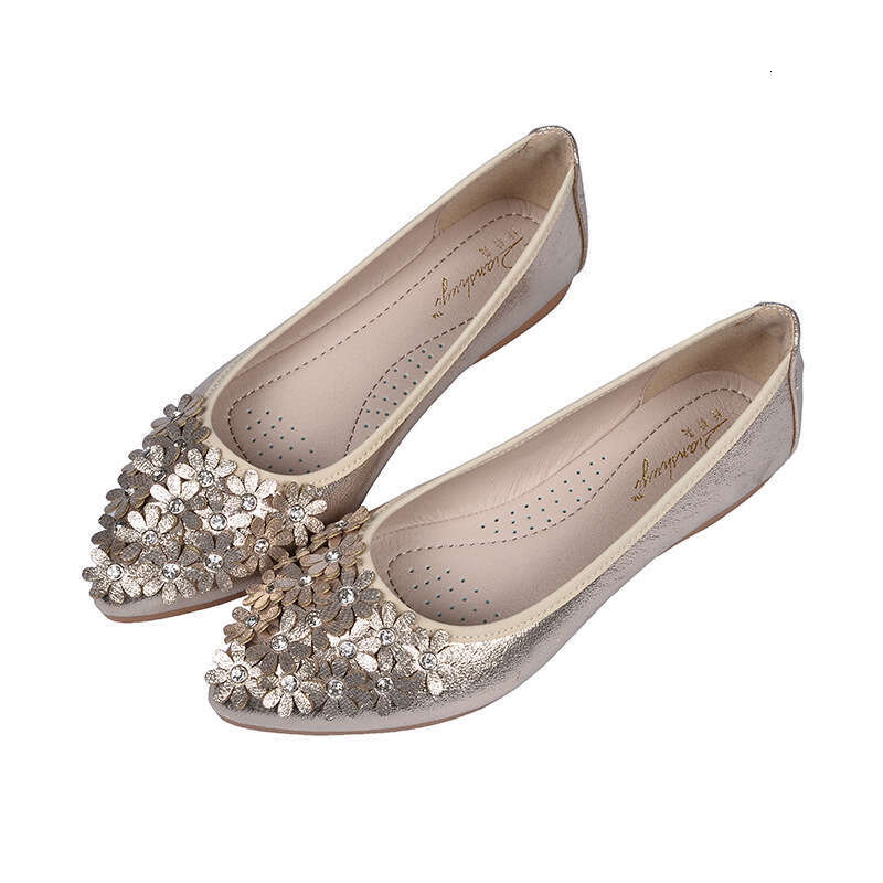 Sharp Pointed Single Shoe 2021 New Spring And Autumn Shallow Mouth Nurse Bean Rhinestone Flat Bottomed Scoop Shoes, Soft Sole Large Size Women's 