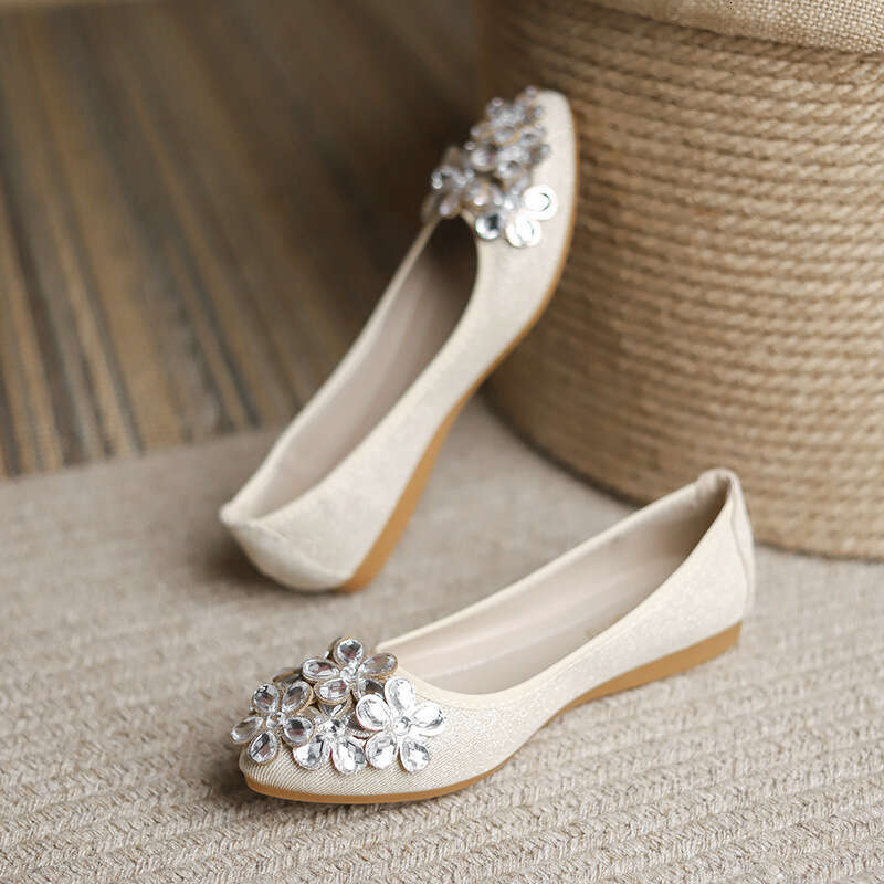 Water Diamond Single Shoe Women's 2023 Autumn New Small Fragrant Soft Sole Versatile Shallow Mouth Fairy Pointed Flat Shoes