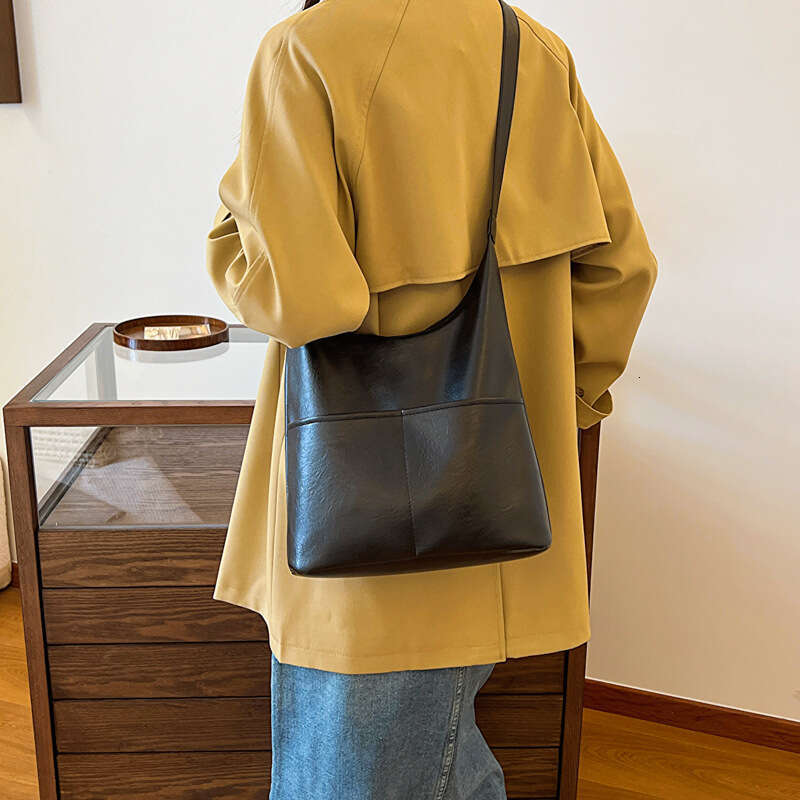 Retro Underarm Women's New Personalized Ins Fashion Tote Bag, Niche Large Capacity Mother Child Shoulder Bag