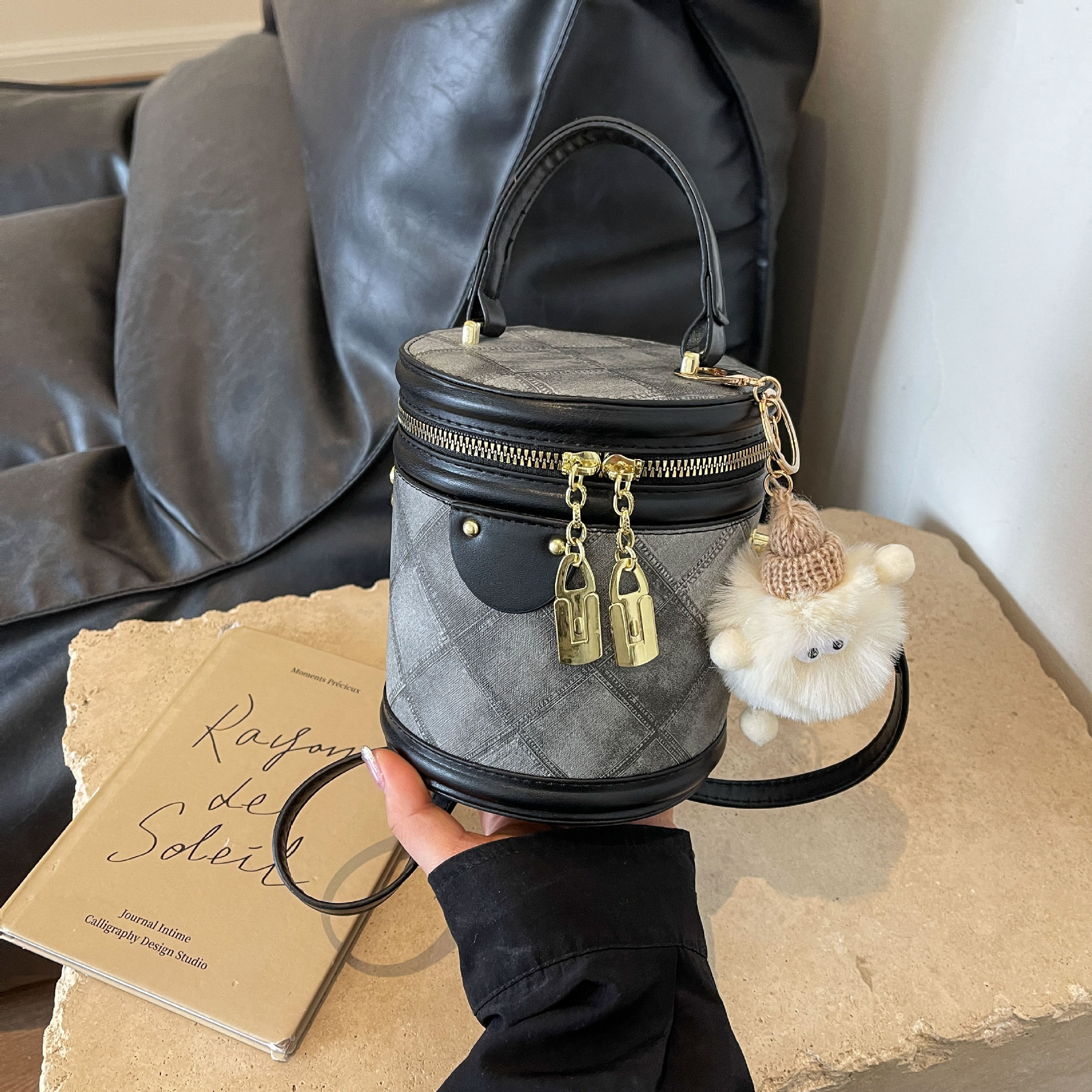 Free Shipping Women s Designer Fashion Shoulder Bag Flip Square Handbag Light Luxury Crossbody Bag Cylindrical Bucket Bag Casual Wallet Storage Bag