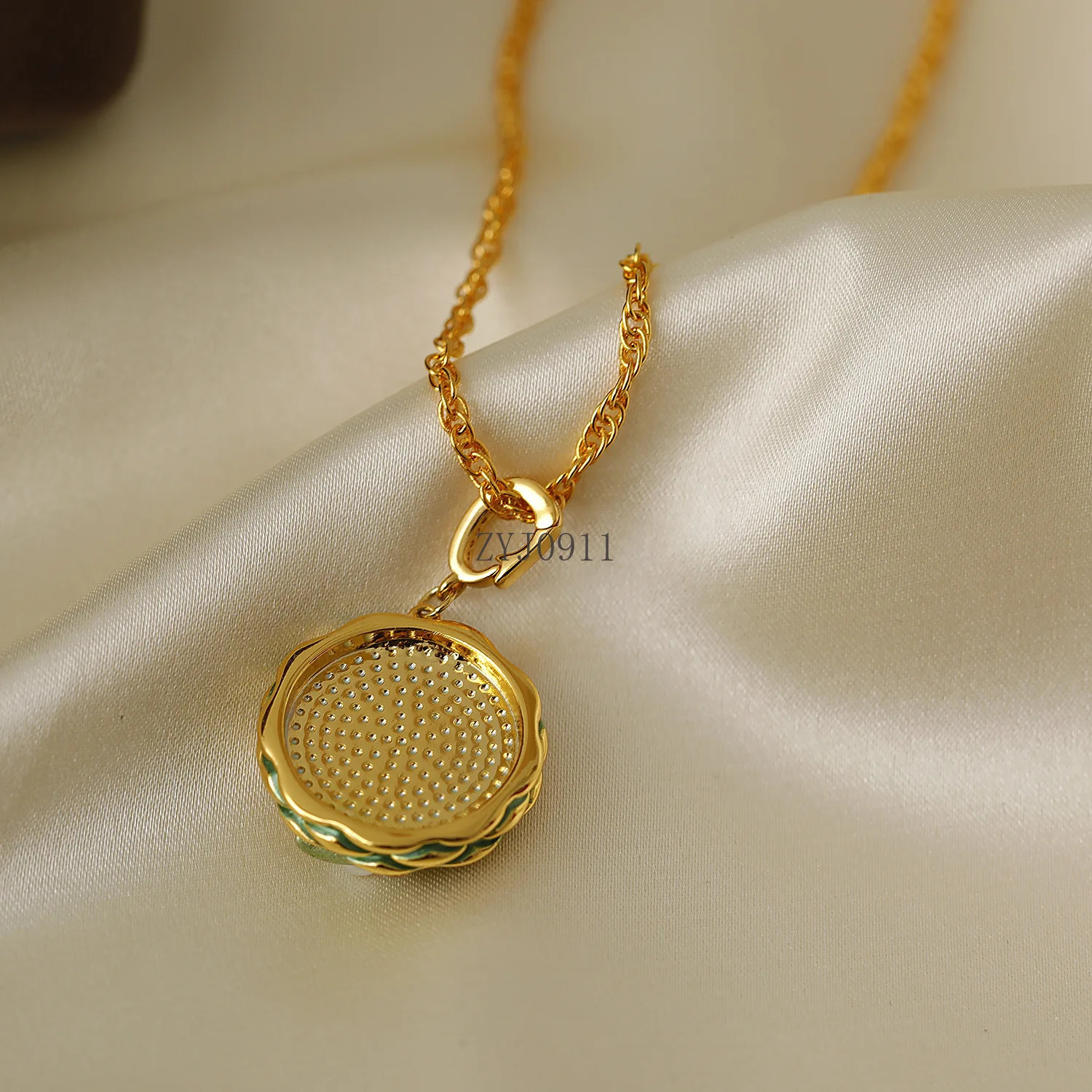 Green oil painting style pearl flower drop glaze necklace French court retro style sweater chain for women 241220
