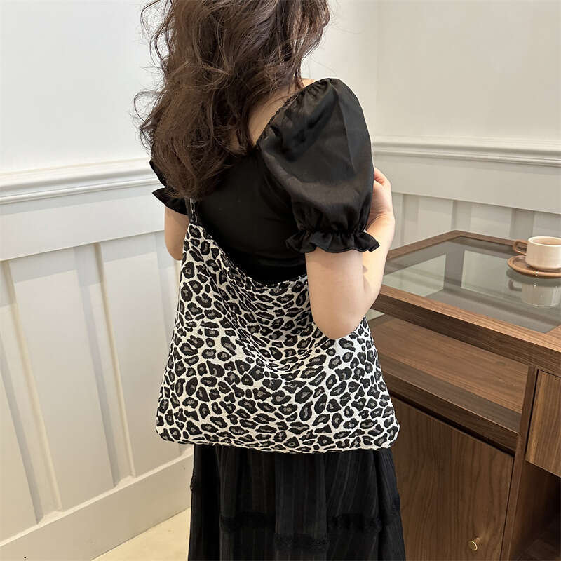 Large Capacity Internet Celebrity Leopard Print Women's New Trendy And Fashionable Texture, Single Shoulder Armpit Bag, Stylish Backpack For Wome