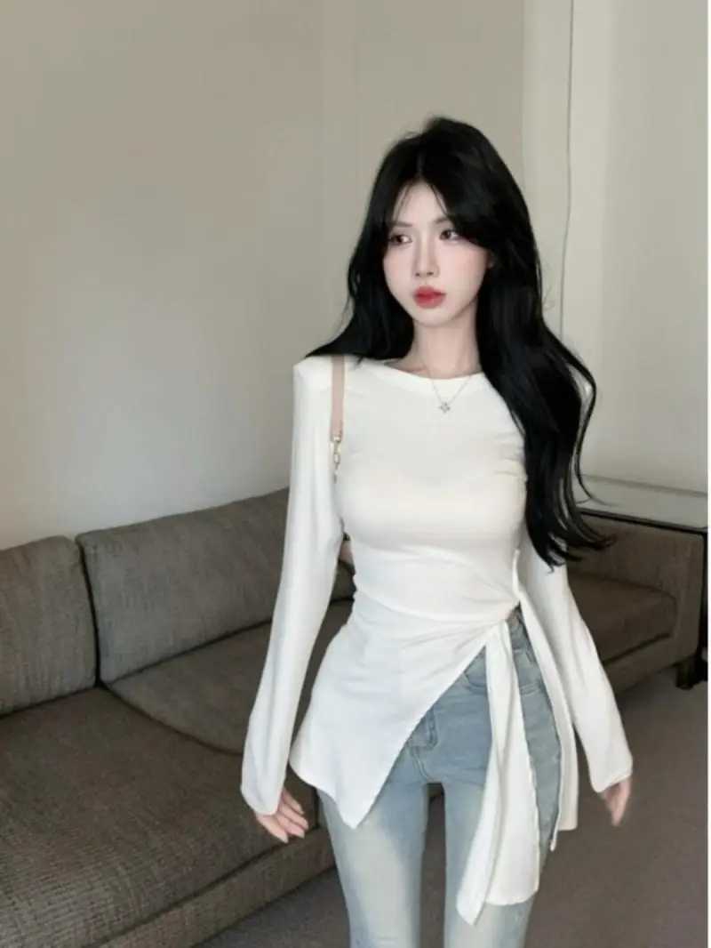 Irregular slotted waist length Sved T-shirt unique and stylish design with shoulder pads as the base and top W241223