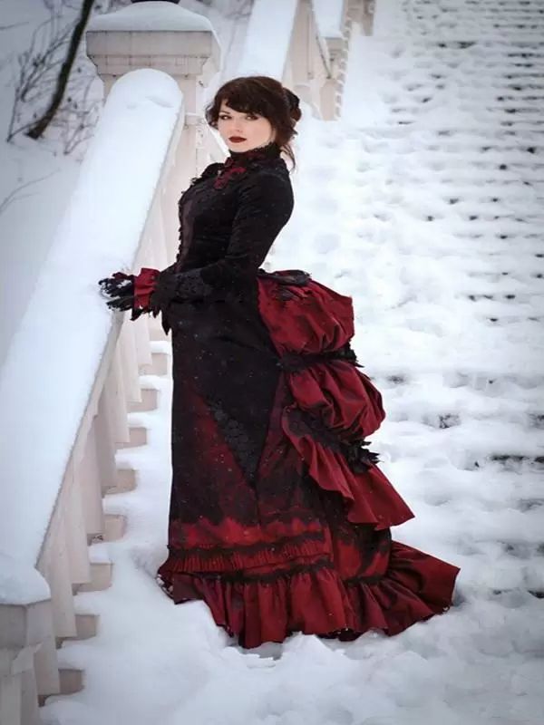 2025 Vintage Victorian Wedding Dresses Bustle Ruched Dark Red And Black Gothic Bridal Gowns Velvet Long Sleeves Bride Dress