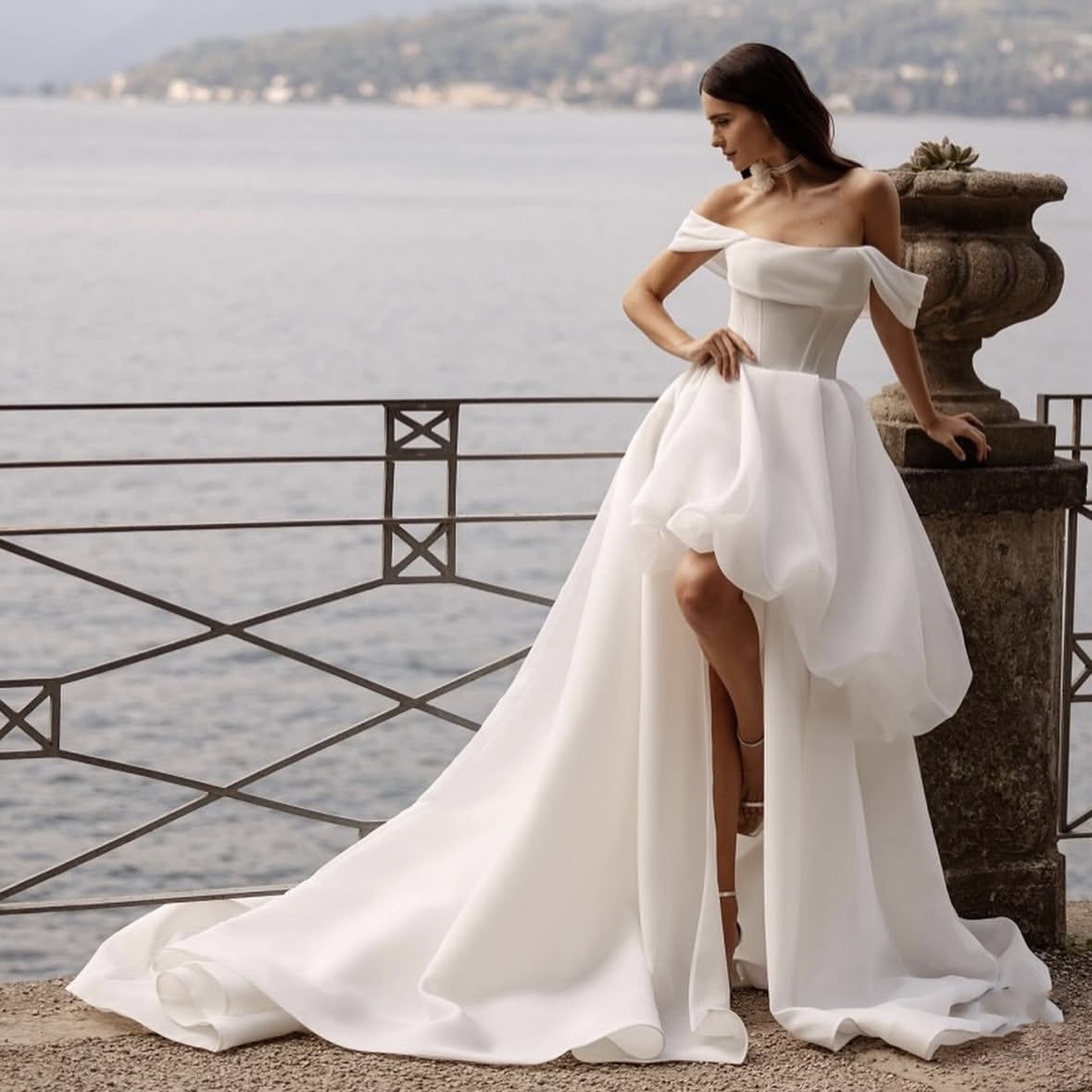 Asymmetric Beach Wedding Dresses Side Split White A Line Long Bridal Gowns Off Shoulder Corset Boho Bride Dress Custom Made 2025 Vestido De Novia