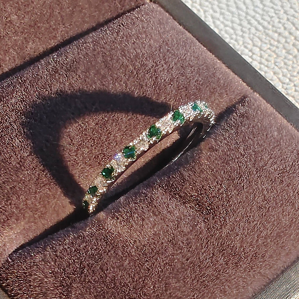 2025 Drop Ship Sweet Cute Wedding Rings Simple Fashion Jewelry 925 Sterling Silver Single Round Cut Emerald Party Elegant Women Engagement Band Ring G