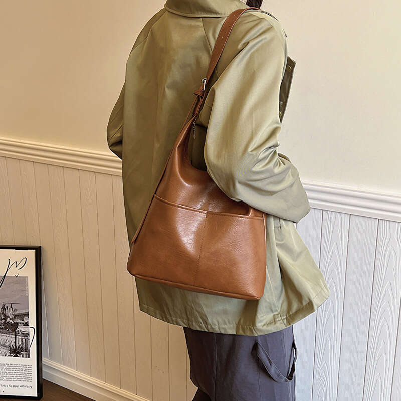 Retro Underarm Women's New Personalized Ins Fashion Tote Bag, Niche Large Capacity Mother Child Shoulder Bag