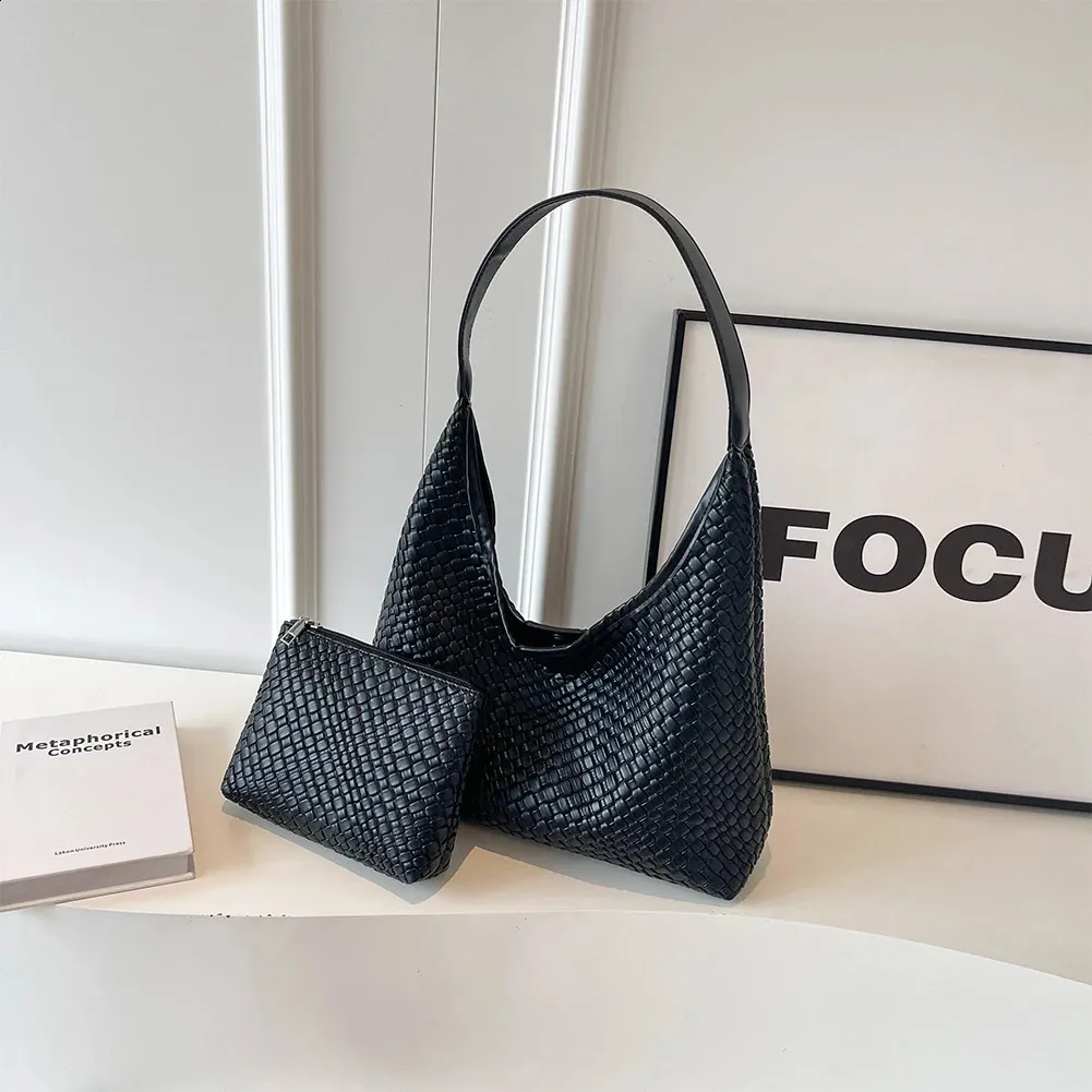 Trendy Leather Armpit Handbag for Women Spacious Woven Shoulder Tote for Everyday Use