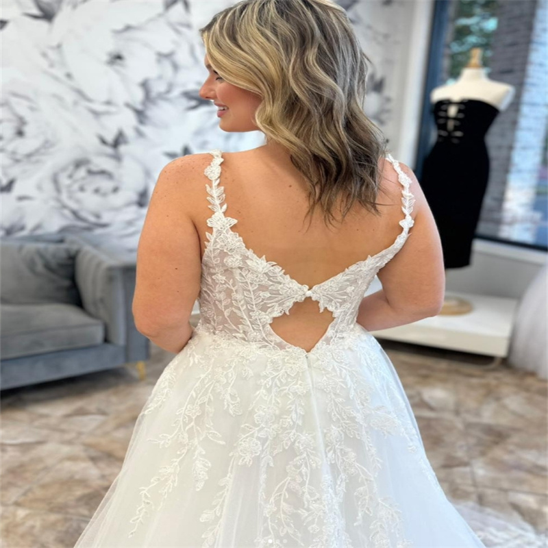 Exquiste Boho Wedding Dresses Spaghetti Straps Lace Romantic Rustic Country Bridal Gowns Tulle A Line V Neck Court Train Garden Bride Dress Vestio De 