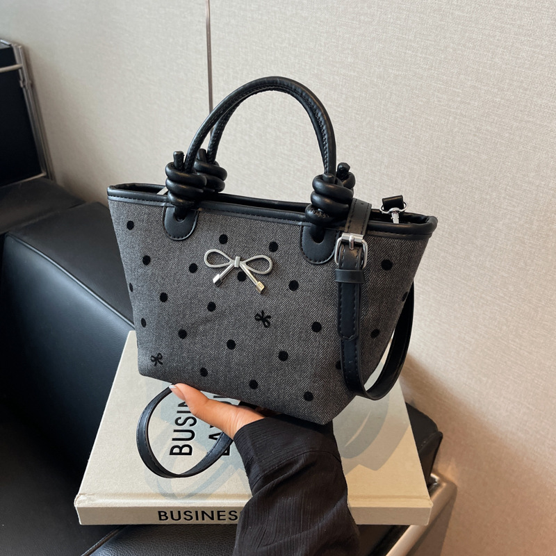 2025 Designer Free shipping 2025 3 new Single Shoulder Bag for Women flap fashion bow square Handheld crossbody bag