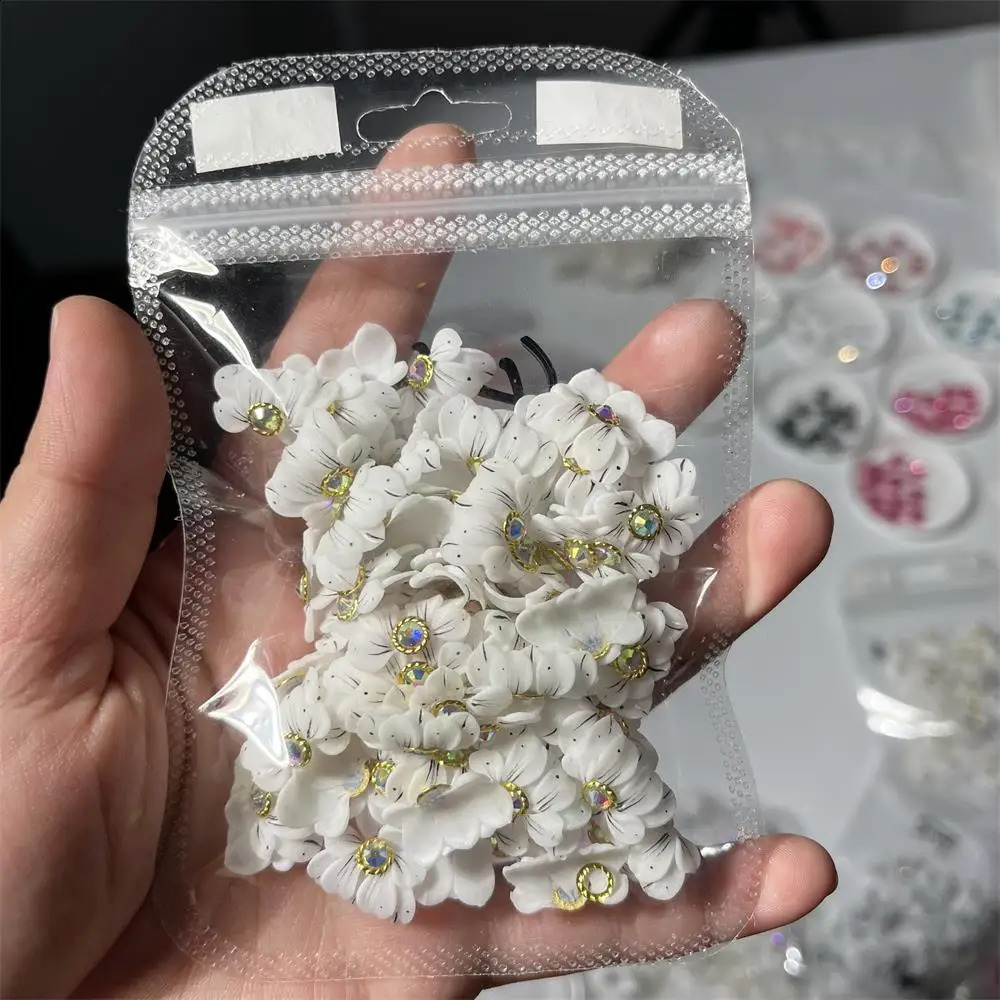 10pcs 3D Exquisite Carving Flower Nail Art Charms Simulation Carved Floret Parts AB Diamond Vivid Butterfly Nail Ornament 241223