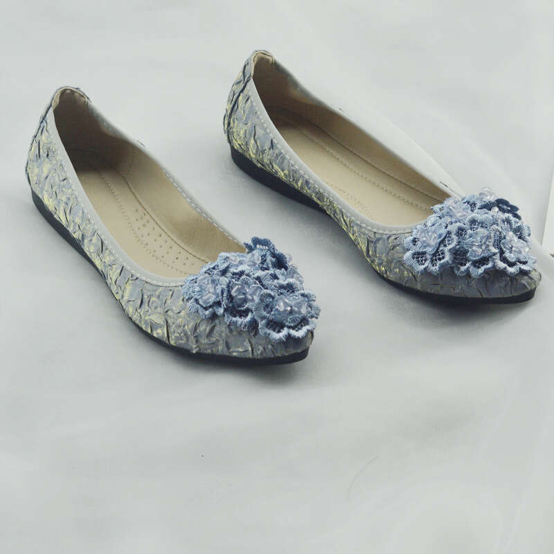 Flyknit Single Shoe Women's 2023 Spring And Summer New Pointed Flat Bottom Knitted Breathable Bean Shallow Mouth Soft Sole Lazy Shoes