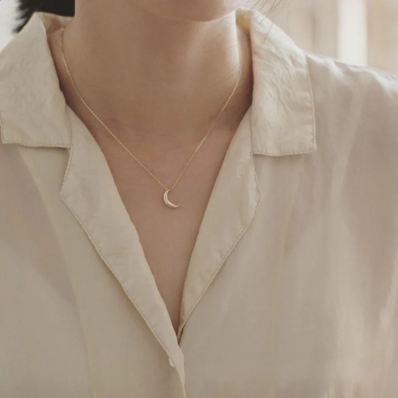 S925 sterling silver plated 14K gold necklace light plate small moon elegant entry Lux all-match k gold pendant necklace 241220