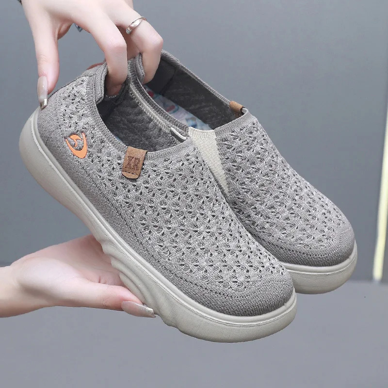 2025 New Women's Vulcanized Autumn Round Head Flat Shoes Mesh Breathable Women's Fishing Shoes Platform Casual Sports Shoes Trendy Casual Sh