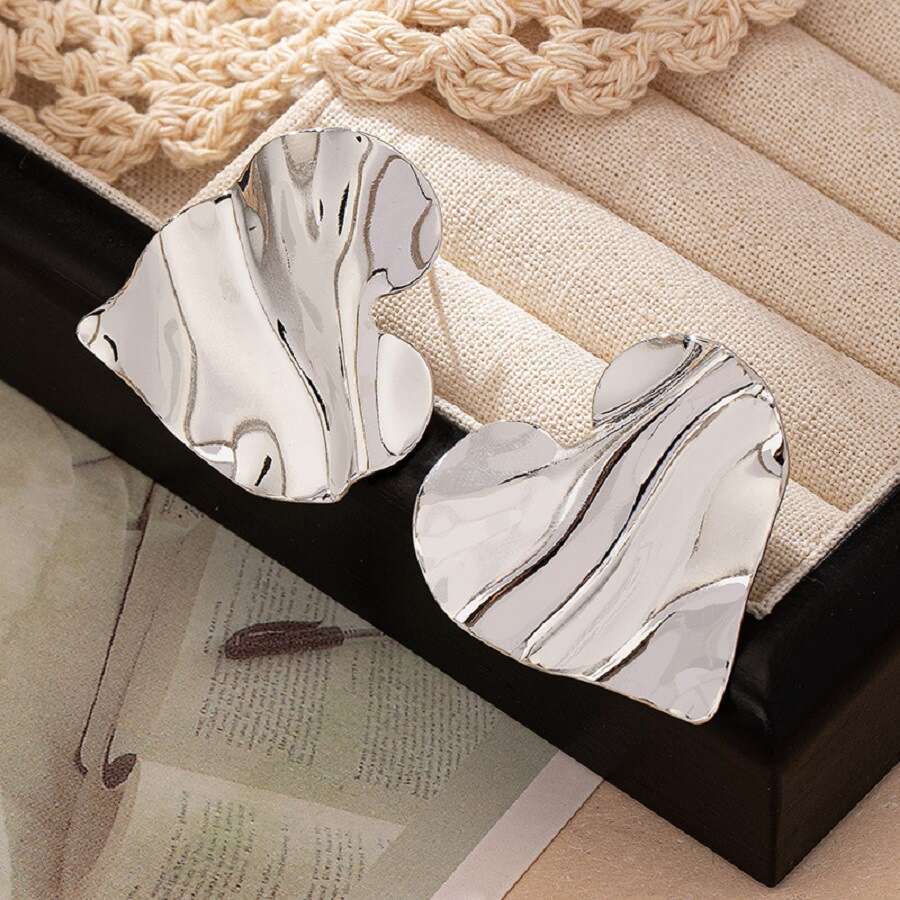 Small niche fashion design irregular classic exquisite temperament street shot heart-shaped women's earrings
