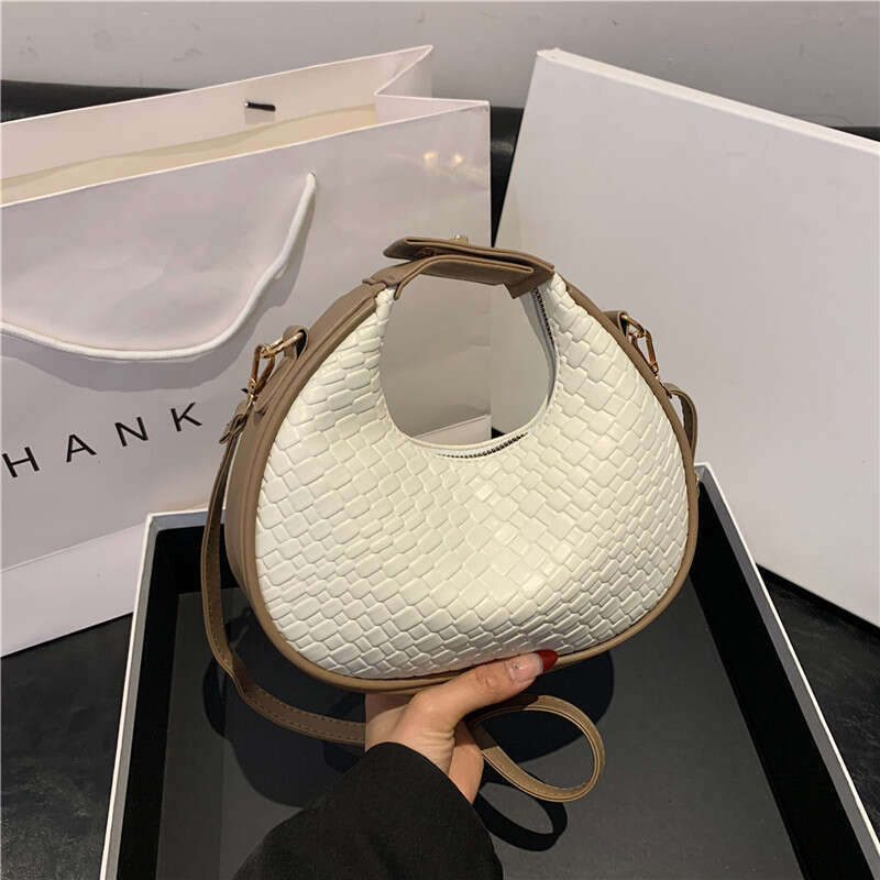Spring New Fashionable Simple Leisure Commuting Western Style Crescent Retro Handheld Single Cross Shoulder Women's Bag Trend