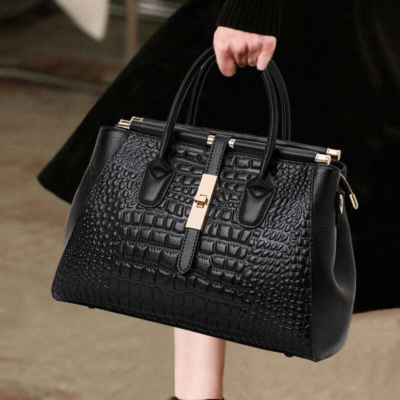 Qiandian 2024 Autumn/Winter New Style Simple Shoulder Handbag Crocodile Pattern Large Capacity Shaped Bag