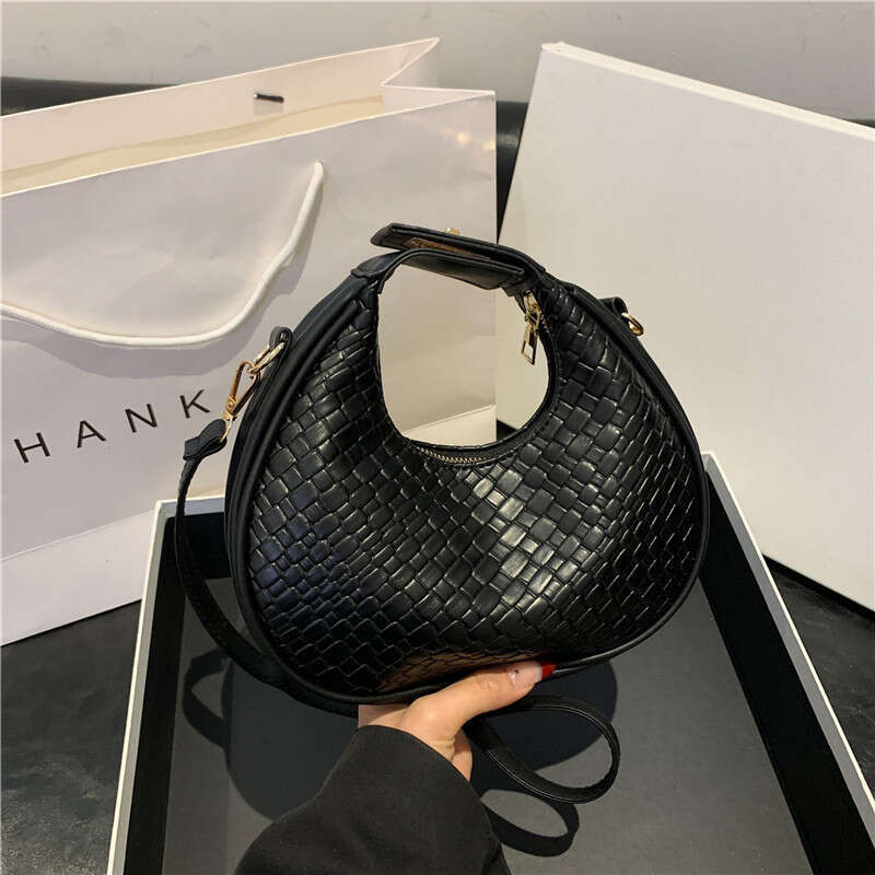 Spring New Fashionable Simple Leisure Commuting Western Style Crescent Retro Handheld Single Cross Shoulder Women's Bag Trend