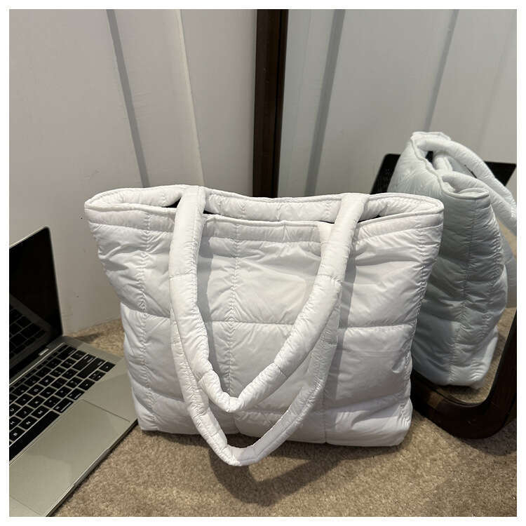 Fashionable Gge New Large Capacity Korean Version Solid Color Down Cotton Casual Embroidery Thread Western-Style Single Shoulder Handbag