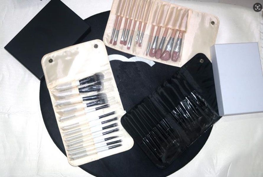 Designer Makeup Brush Letter Print Black Pink Makeup Brush Makeup Tool with Storage Pack 12 Gift Boxes