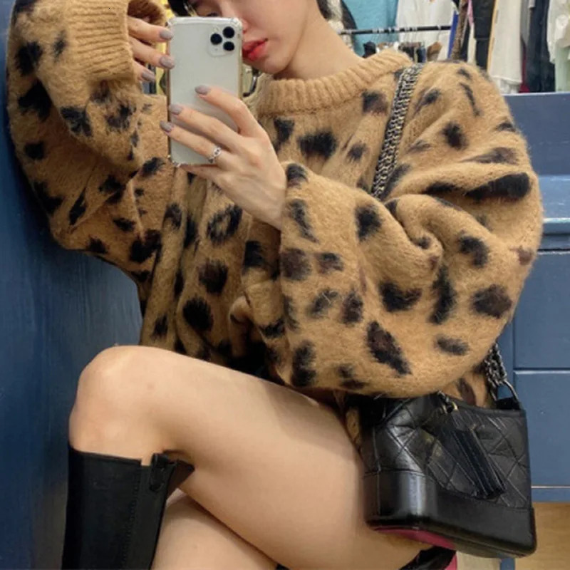 OMCHION Suede Loose Jumper Round Neck Leopard Pattern Jacquard Knitted Sweater Womens AutumnWinter Fashion Pulling Flower 241211