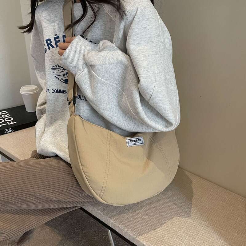 Simple Lightweight Women's New Nylon Fabric Dumpg Bag, Fashionable And Casual Travel, One Shoulder Diagonal Cross Bag