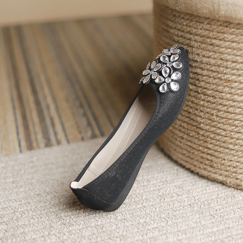 Water Diamond Single Shoe Women's 2023 Autumn New Small Fragrant Soft Sole Versatile Shallow Mouth Fairy Pointed Flat Shoes
