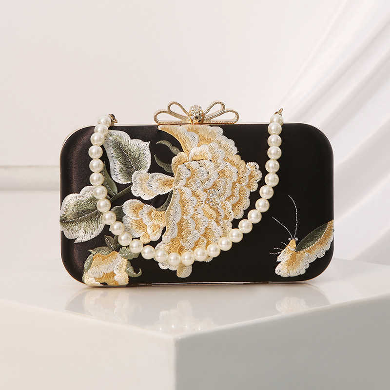 Clutch Bag New Banquet Bag Embroidered Chinese Style Paired with Bag Womens Evening Dress Bag Butterfly Flower Handheld Bag Flag 240920