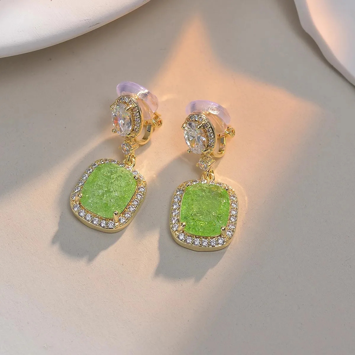 SUYU Ladies Light Elegant Olive Green Zircon Ear Clip Fashionable And Versatile Niche Earrings 241220