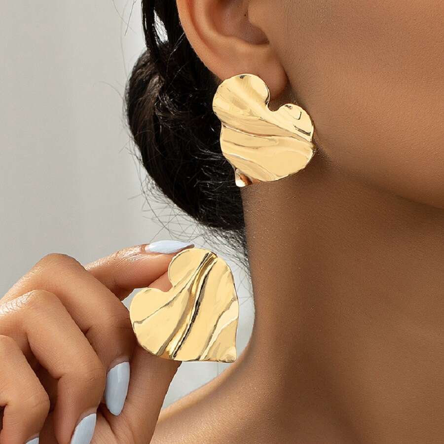 Small niche fashion design irregular classic exquisite temperament street shot heart-shaped women's earrings