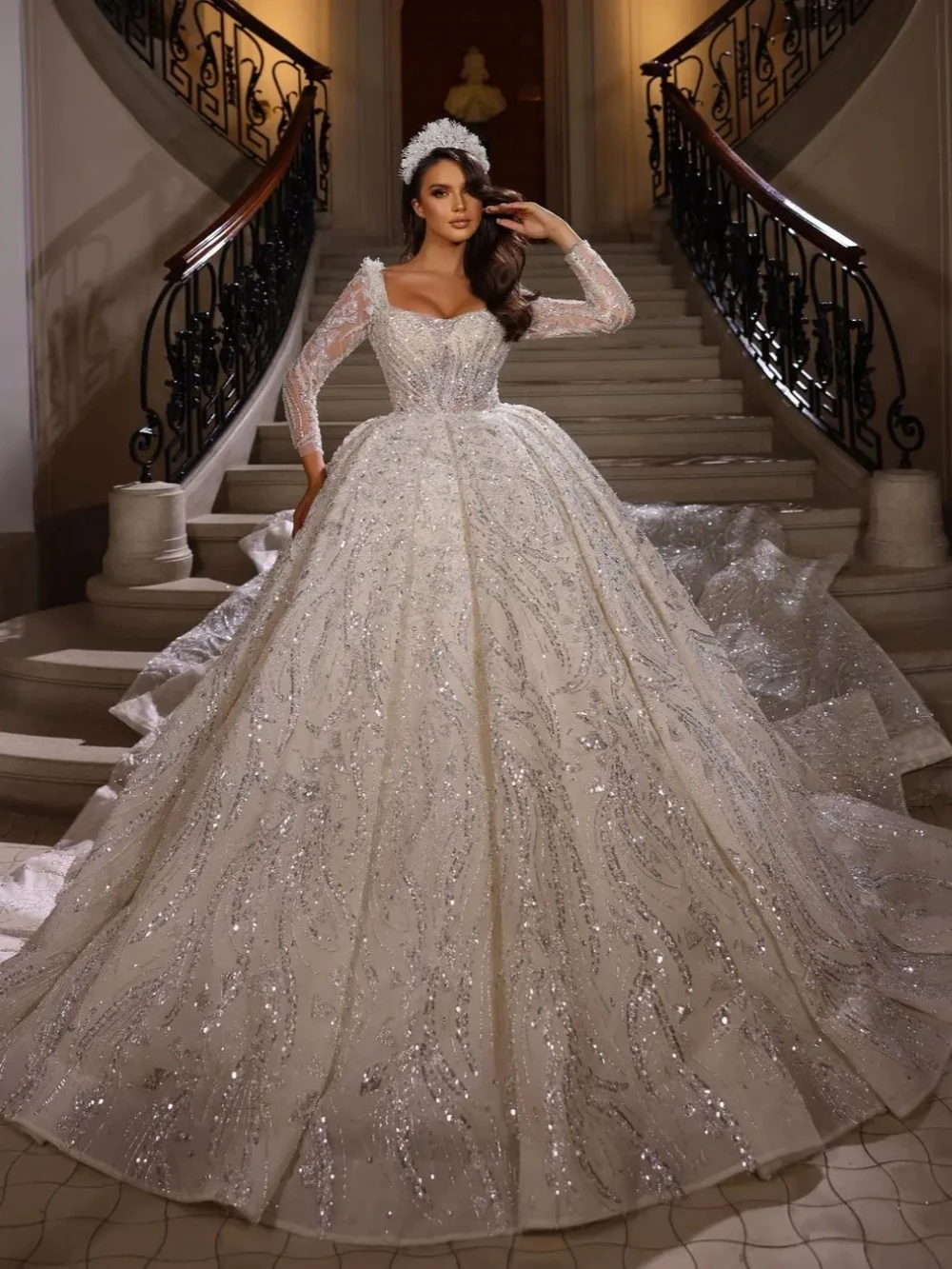 Exquisite Ball Women Wedding Dress Square Neck Long Sleeves Bridal Gown Sequins Appliques Sweep Train Dresses Customized Vestido De Novia