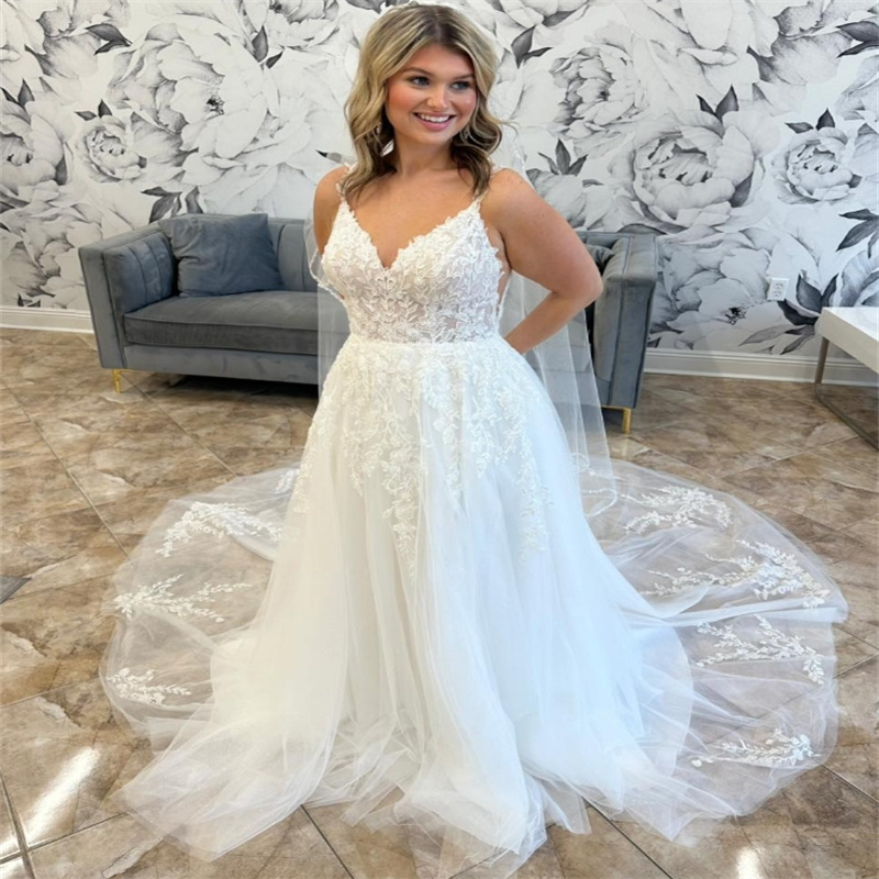 Exquiste Boho Wedding Dresses Spaghetti Straps Lace Romantic Rustic Country Bridal Gowns Tulle A Line V Neck Court Train Garden Bride Dress Vestio De 