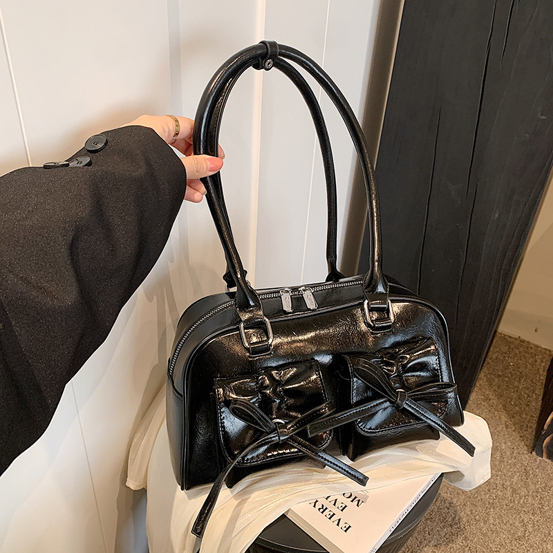 Fashion Designer Women s Handbag 2025 New Single Shoulder Women s Flip Square Simple Versatile Black Crossbody Bag Bow Underarm Bag Outdoor Leisure St