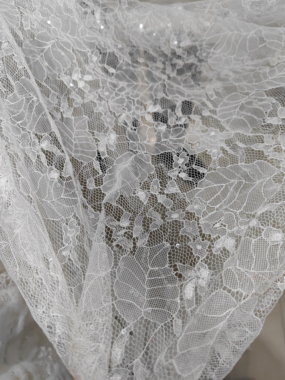 Custom Premium Soft Satin Bandeau Wedding Dress Detachable Trailing Lace Long Sleeve Wedding Bridal Dress