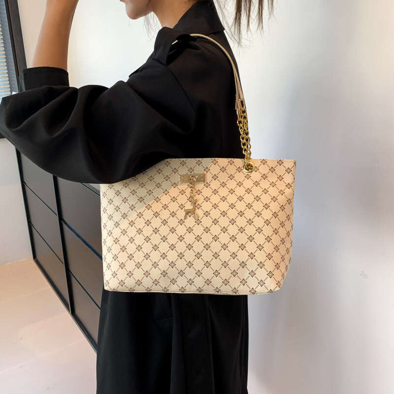 Large Capacity New Women's Fashionable Commuting Retro Chain Carrying Shoulder Bag, Printed Tote Bag