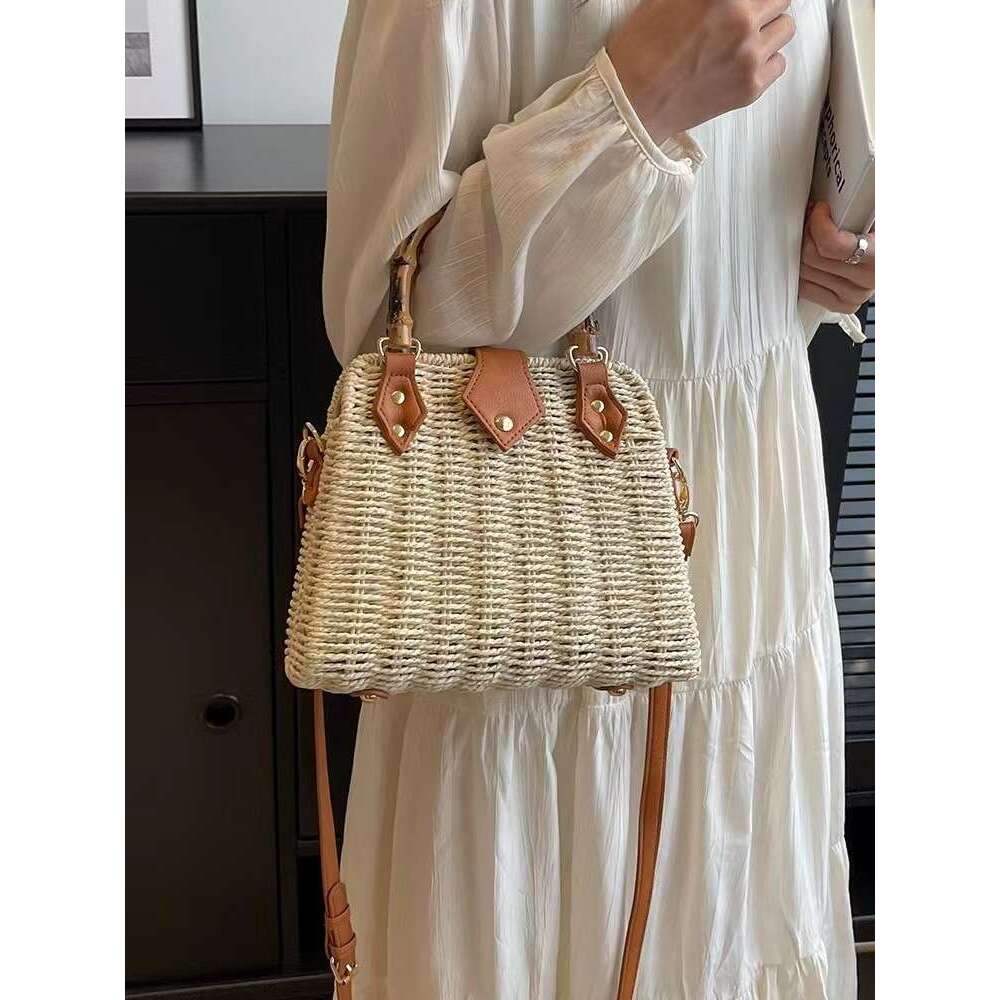 Korean version crossbody new fashionable hand-held straw vacation beach women's bag, versatile rattan woven bag