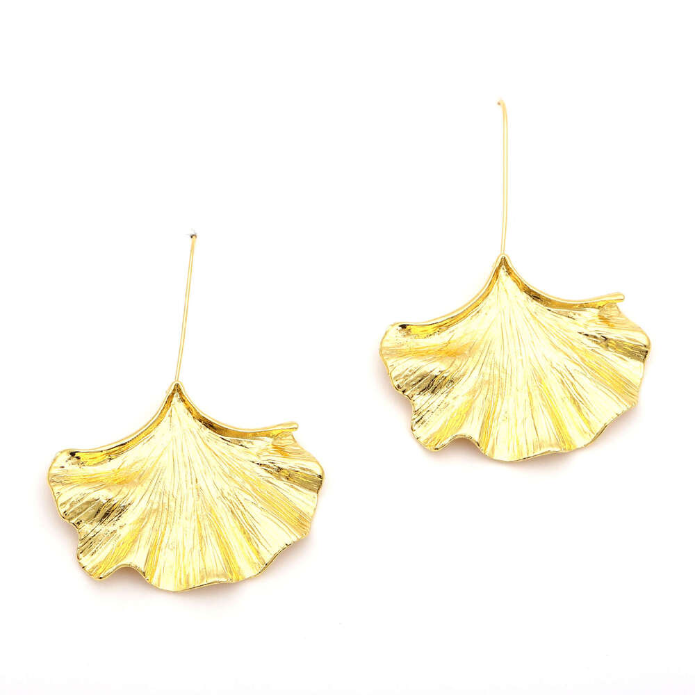 Fashionable temperament, exaggerated simplicity, creative metal texture, earring designer for woman