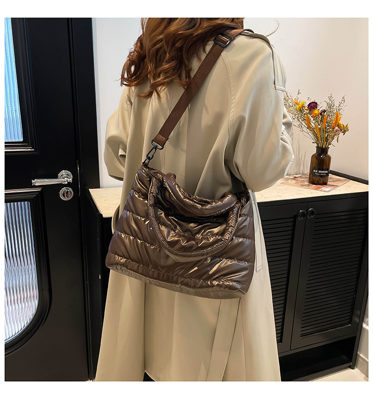 Designer Solid Color Large Capacity Women's Handbag New Multifunctional Bag Casual Bag Down Cotton Jacket Shoulder Bag Lightweight Outdoor Bag