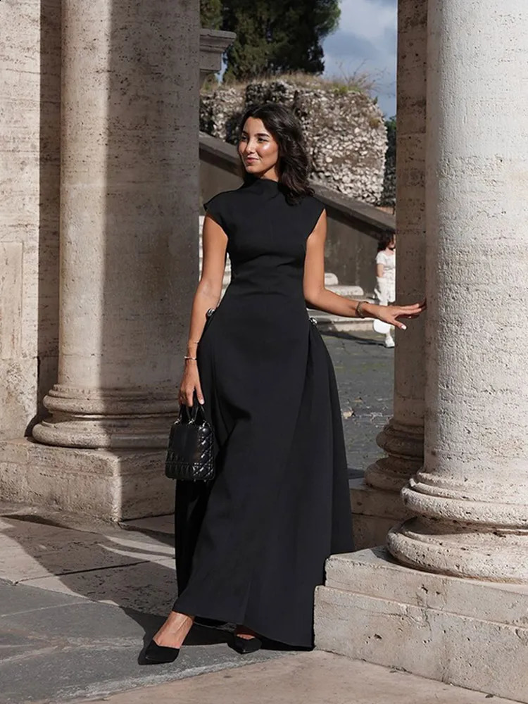 Elegant Oblique Collar Pleated A-line Dress For Women Fashion Brown Sleeveless Slim Long Dresses 2024 Evening Party Gowns 241223