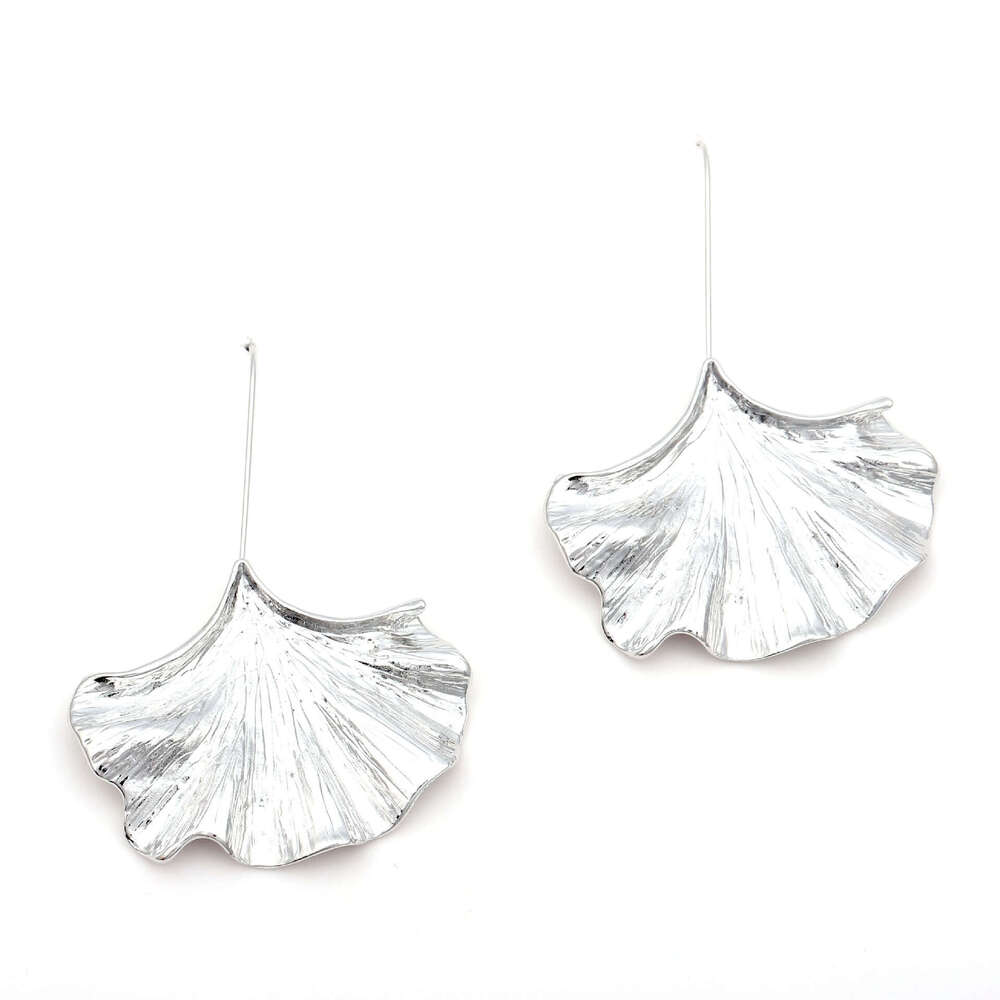 Fashionable temperament, exaggerated simplicity, creative metal texture, earring designer for woman