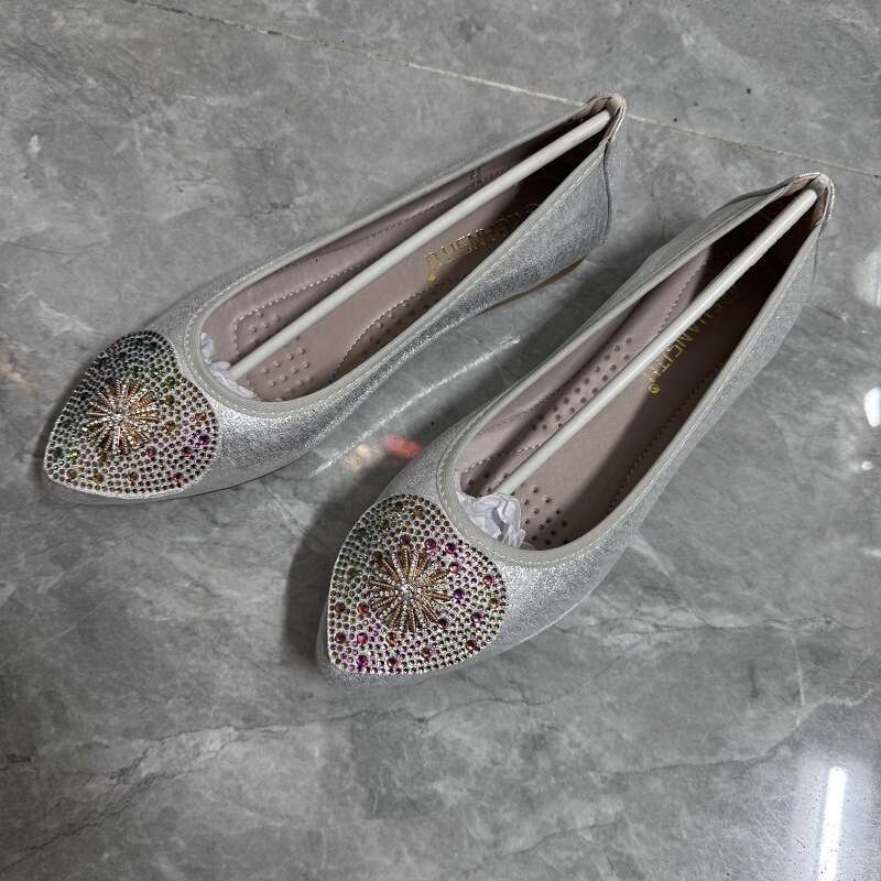 French Temperament Rhinestone Pointed Flat For Women In Spring And Autumn, New Black Professional Shallow Mouth Daily Soft Sole Work Shoes