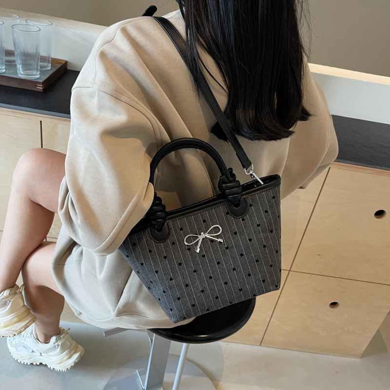 2025 Designer Free shipping 2025 3 new Single Shoulder Bag for Women flap fashion bow square Handheld crossbody bag